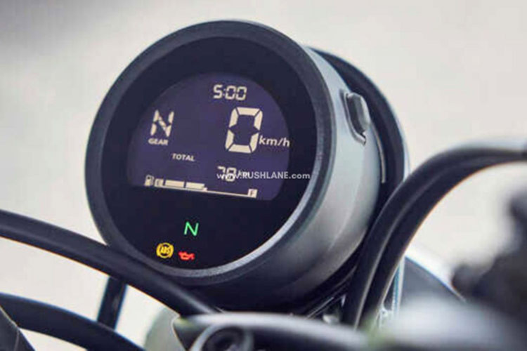 Ngoài ra, Honda CL500 Scrambler 2025 mới còn được trang bị pô hai nòng được đặt cao kết hợp yên bánh mỳ hơi võng nhẹ và dung tích bình xăng tăng lên thành 12 lít.