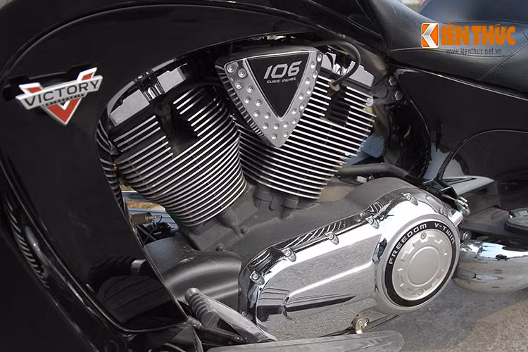 Sở hữu khối động cơ 1.737cc tuyệt đẹp, Vision Tour được nhiều người chơi xe ví như; “một món đồ trang sức được khảm cầu kỳ”. Cũng chính vì sự đồ sộ của nó mà ở Việt Nam, nó được xem là một trong những “hàng hiếm” khá kén người sử dụng.