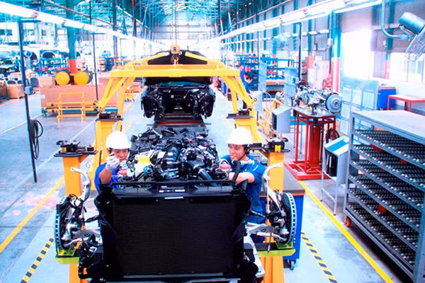 Oto trong nuoc chua kip giam lai ruc rich nguy co tang gia-Hinh-3