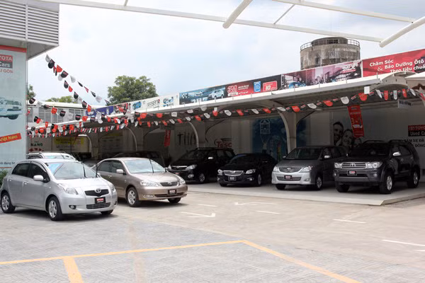 Oto trong nuoc chua kip giam lai ruc rich nguy co tang gia