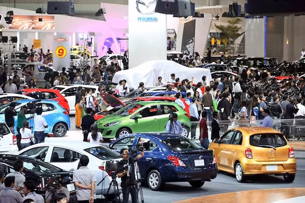 Oto trong nuoc chua kip giam lai ruc rich nguy co tang gia-Hinh-2