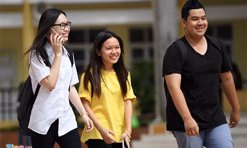 Thí sinh thuộc diện miễn thi ngoại ngữ được tính điểm 10 cho môn này khi xét tốt nghiệp THPT. Ảnh: Tiến Tuấn.