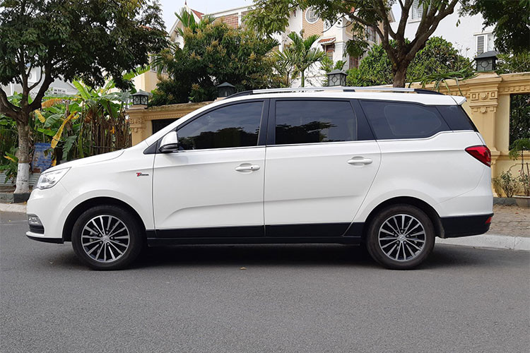 Tuy nhiên ,việc mang nhãn mác “made in China” rất có thể sẽ khiến cho mẫu xe BAIC F5 gía rẻ này sẽ bị khách hàng “ghẻ lạnh” do tâm lý lo lắng về chất lượng sản phẩm vốn bị "kỳ thị" nhiều năm qua. Mới đây, một chiếc xe BAIC F5 phiên bản 1.3 Turbo được người dùng tại Việt Nam chào bán với mức giá chỉ 470 triệu đồng.