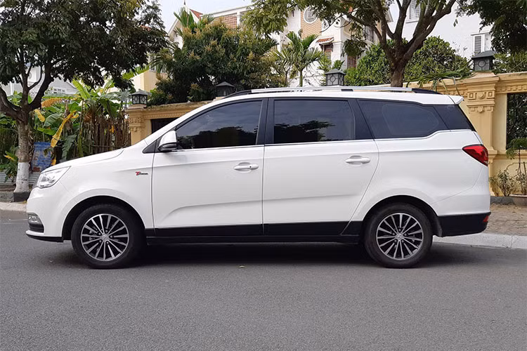 Tuy nhiên ,việc mang nhãn mác “made in China” rất có thể sẽ khiến cho mẫu xe BAIC F5 gía rẻ này sẽ bị khách hàng “ghẻ lạnh” do tâm lý lo lắng về chất lượng sản phẩm vốn bị "kỳ thị" nhiều năm qua. Mới đây, một chiếc xe BAIC F5 phiên bản 1.3 Turbo được người dùng tại Việt Nam chào bán với mức giá chỉ 470 triệu đồng.