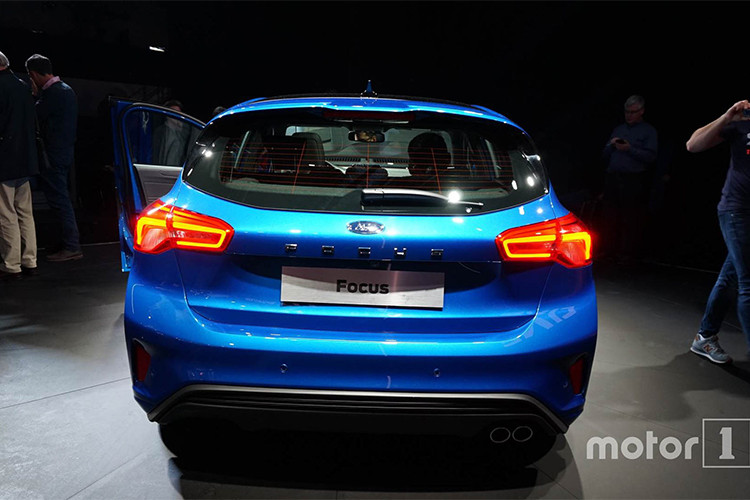 Về khung gầm, Focus mới sử dụng nền tảng khung gầm C2 mới cho Focus 2019, khung gầm mới này giúp cải thiện không gian nội thất, cải thiện khả năng khí động học, giảm tiêu hạo nhiên liệu và tăng độ an toàn.