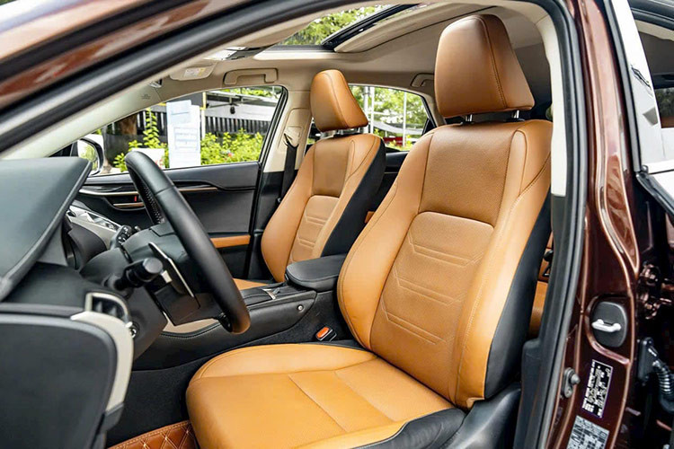 Ngoài ra, xe tiếp tục vẫn kế thừa các tính năng an toàn hiện đại của các phiên bản trước như: Hệ thống cảnh báo điểm mù BSM, Hệ thống cảnh báo va chạm khi lùi RCTA và Hệ thống cảnh báo áp suất lốp TPWS.