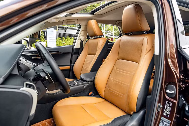 Ngoài ra, xe tiếp tục vẫn kế thừa các tính năng an toàn hiện đại của các phiên bản trước như: Hệ thống cảnh báo điểm mù BSM, Hệ thống cảnh báo va chạm khi lùi RCTA và Hệ thống cảnh báo áp suất lốp TPWS.