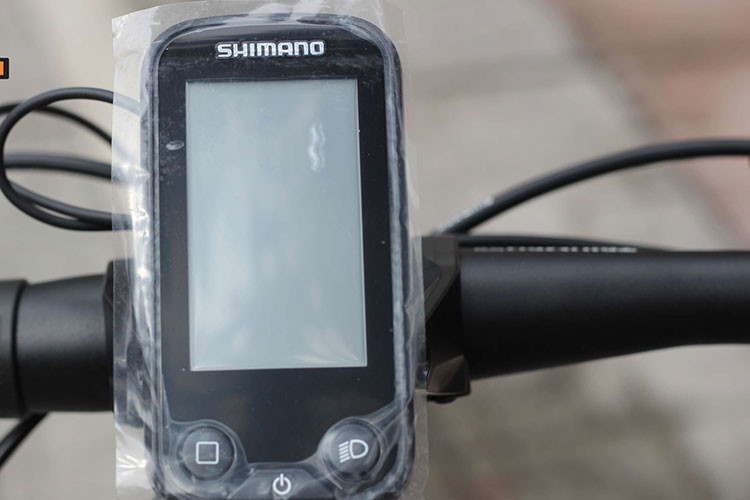 Với thiết kế mang chút thể thao và lịch lãm, Triumph Trekker GT trợ lực điện vẫn giữ được những đường nét Ăng-lê của thương hiệu Triumph.