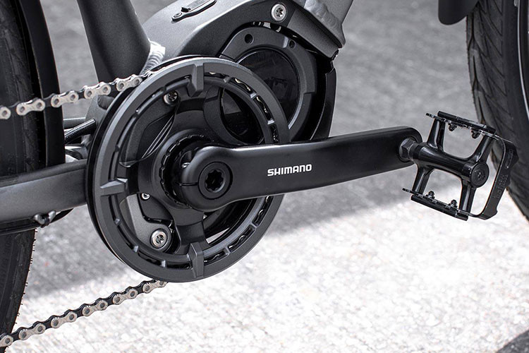 Xe có bộ líp điều chỉnh với 7 tầng. Điều này cho phép người lái có thể thay đổi dễ dàng tuỳ theo tốc độ chạy. Bộ điều khiển sang chuyển líp được tích hợp trên tay lái bên phải của Triumph Trekker GT. Giảm xóc trước của Triumph Trekker GT là loại Rockshox Paragon với hành trình 65 mm tích hợp vòng xoay điều chỉnh 3 cấp độ. 