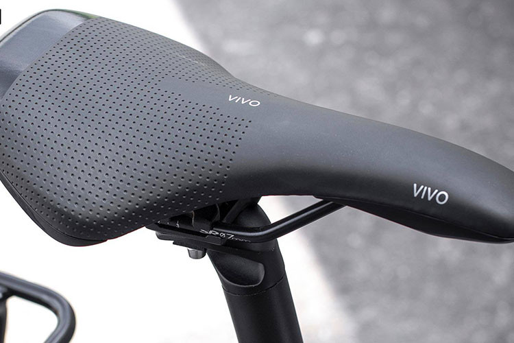 Khung xe được thiết kế gọn gàng với pin của Shimano có dung lượng 504 Wh được tích hợp bên trong. Nhờ bộ pin và motor trợ lực điện, Triumph Trekker GT có thể sử dụng với quãng đường lên tới 150 km. 