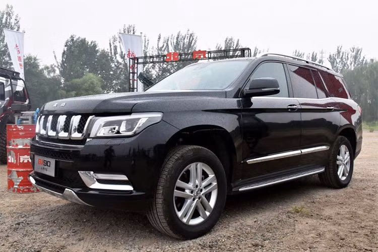 Mức giá bán của BJ90 sẽ khởi điểm ở khoảng 800.000 nhân dân tệ (tương đương 2,72 tỷ đồng) rẻ hơn so với chiếc xe chung động cơ Mercedes. Hiện nay, Mercedes-Benz GLS-Class cũng đang được bán ở Trung Quốc trong vai trò một xe nhập khẩu, với giá từ 1,07 triệu nhân dân tệ (khoảng 3,6 tỷ đồng) cho tới 1,58 triệu nhân dân tệ (khoảng 5.38 tỷ đồng). 