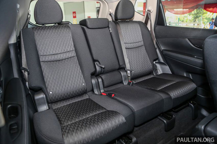 Về động cơ, các phiên bản lắp máy xăng 2.0 đều được trang bị động cơ 4 xy-lanh thẳng hàng (I4) dung tích 2.0L (MR20DD), cung cấp 141 mã lực tại 6.000 vòng/ phút và mô-men xoắn cực đại 200Nm tại 4.400 vòng/phút, trong khi các phiên bản 2.5 đều sử dụng động cơ 4 xy-lanh thẳng hàng dung tích 2.5L (QR25DE) mạnh 168 mã lực tại 6.000 vòng/phút và mô-men xoắn cực đại 233Nm có được từ vòng tua 4.000 vòng/ phút.