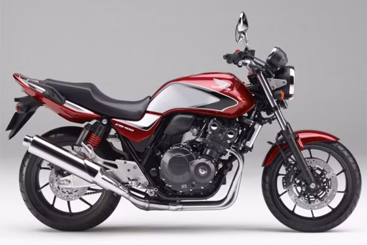 Dòng xe môtô Honda CB400 được xem là "huyền thoại" khi nó sở hữu những ưu điểm vượt trội như; kiểu dáng nhỏ gọn, dễ lái và mang lại cảm giác thoải mái khi chạy. Động cơ bền bỉ, êm ái và linh hoạt đã từng được tích hợp hệ thống mở van tự đông V-tec huyền thoại của Honda.