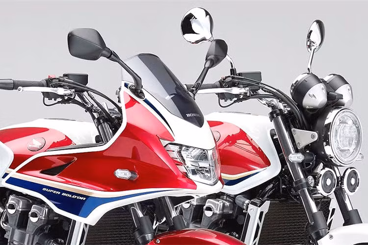 CB400 Super Bol D'Or là một "bản độ" Sport touring từ CB400 với thiết kế bộ đầu Sport với kính chắn gió và đèn pha lớn đã được thay đổi thiết kế và bộ màu mới Candy Chromo Sphere Red. Phiên bản mới 2018 của xe có các màu như Candy Chromo Sphere Red, Pearl Sunbeam White, Gurinto Wave Blue Metallic, Graphite Black.