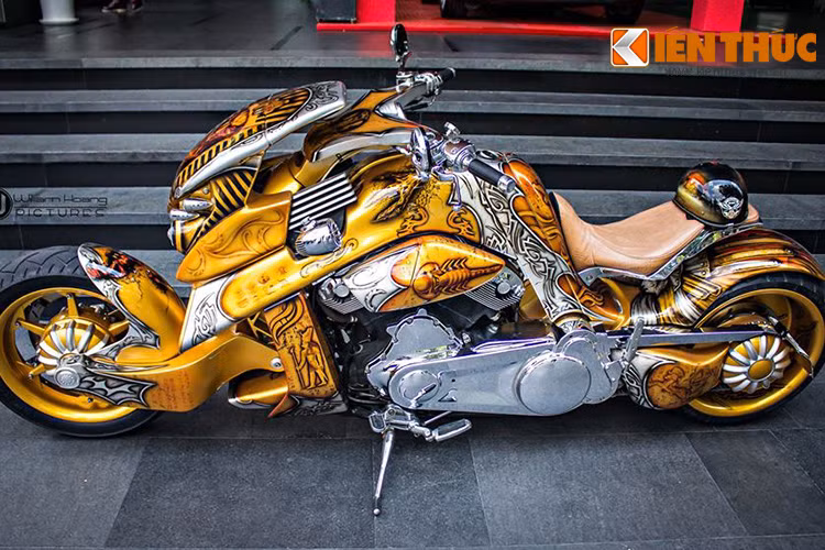 Những chiếc V-rex Travertson ra đời đều có đẳng cấp riêng, bởi nó được tạo nên từ niềm đam mê và sự sáng tạo từ những đôi bàn tay tài hoa của Tim Cameron và Christian Travert, cha đẻ của V-rex Travertson.