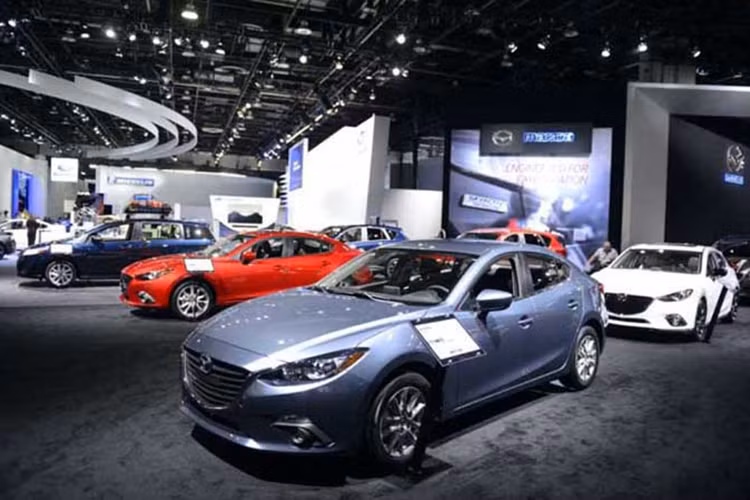 Sau khi chính thức trình làng tại Nhật Bản cách đây không lâu, Mazda3 Facelift mới (tạm gọi Mazda3 2017) cũng vừa được giới thiệu tại thị trường Úc với cả 2 phiên bản sedan và hatchback, bao gồm 2 tùy chọn động cơ 2.0 hoặc 2.5 lít.