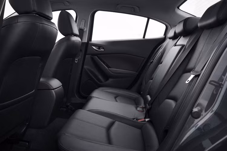 Phiên bản SP25 và Astina nhận được trang bị an toàn đầy đủ hơn với hệ thống phanh tự động khẩn cấp, cảnh báo chệch làn đường và giữ đúng làn đường, hệ thống khởi hành ngang dốc, hệ thống ngắt/khởi động động cơ tự động i-Stop Idling.