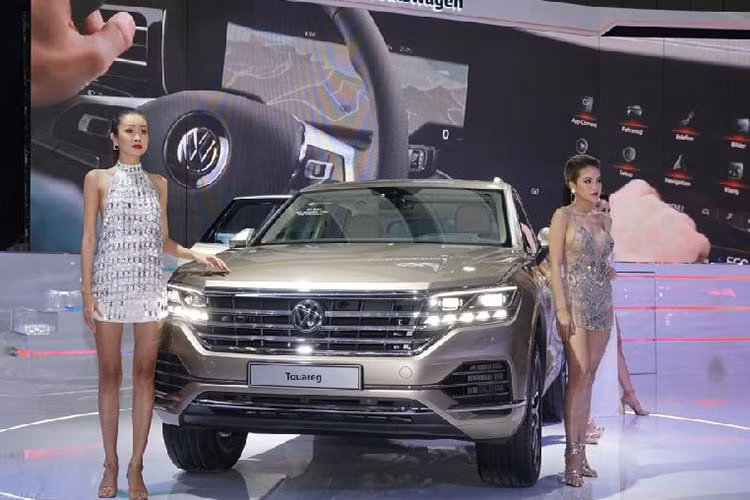 Trong phân khúc SUV hạng trung cỡ lớn, mẫu xe Volkswagen Touareg mới được đánh giá đã trở thành một chiếc SUV sang trọng hơn nhiều, thậm chí nó còn được kỳ vọng trở thành đối thủ đáng gờm với các dòng SUV sang trọng cao cấp khác như BMW X5 hay Mercedes GLE...
