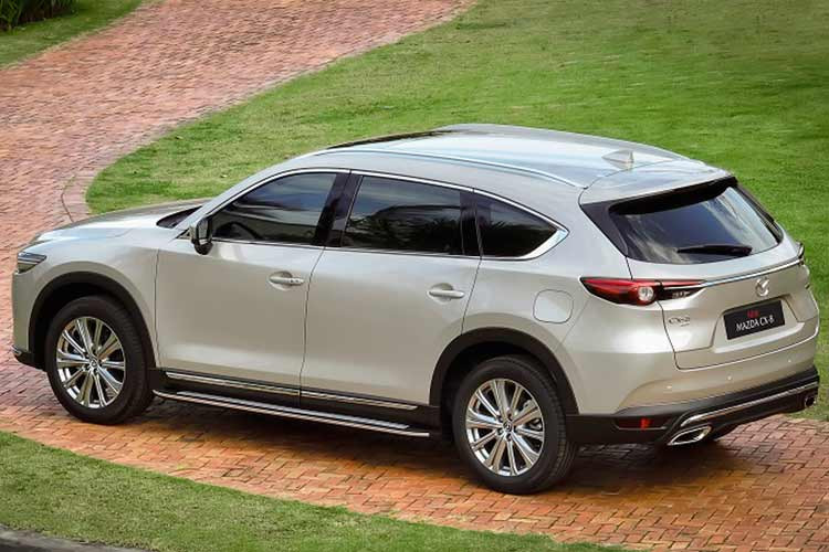Mazda CX-8 tại Việt Nam sở hữu khối động cơ xăng Skyactiv-G 2.5L, cho công suất tối đa 188 mã lực và mô-men xoắn cực đại 252 Nm. Đi kèm là hộp số loại tự động 6 cấp, hệ dẫn động cầu trước hoặc bốn bánh AWD, tùy phiên bản. Ngoài ra, Mazda CX-8 còn được trang bị công nghệ kiểm soát gia tốc nâng cao G-Vectoring Control Plus (GVC Plus).