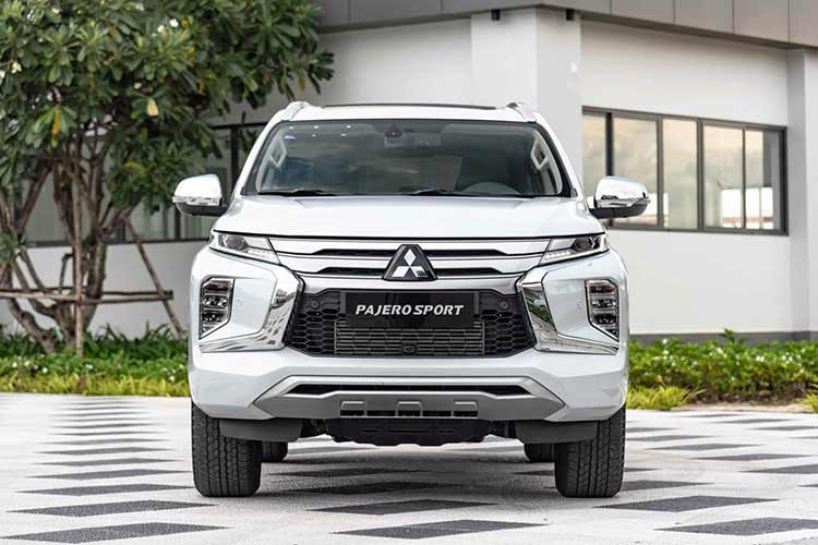 Mitsubishi Pajero Sport là mẫu xe hiếm hoi trong phân khúc SUV hạng trung bị giảm doanh số trong tháng 9/2023. Theo đó, doanh số của mẫu xe Nhật Bản chỉ đạt 94 xe, ít hơn 6 xe so với tháng liền trước. Trong thời gian qua, Mitsubishi Pajero Sport liên tục được hãng tung ra các chương trình khuyến mại nhưng sức bán của mẫu xe này vẫn chưa được cải thiện đáng kể.