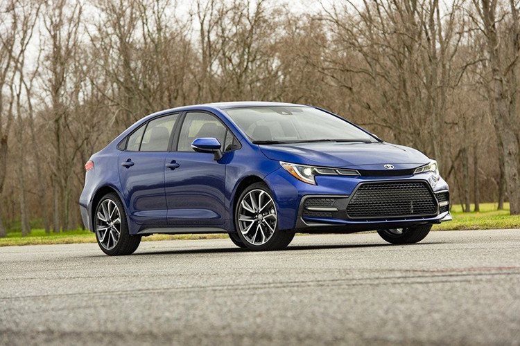 Sau khi được hé lộ ít lâu, mẫu xe sedan Toyota Corolla 2019 thế hệ mới đã bắt đầu mở đặt cọc cho khách hàng Mỹ. Tại thị trường này, mẫu xe sedan thế hệ mới được phân phối với 5 biến thể L, LE, SE, XLE và XSE.