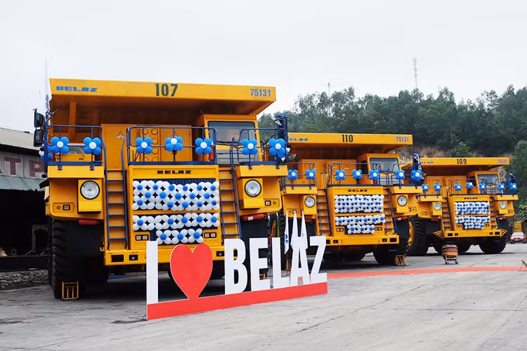 Mẫu xe tải khủng BelAZ-75131 tự đổ, có tải trọng 130 tấn vừa xuát hiện tại Quảng Ninh. Đây là hợp tác giữa Tập đoàn Vinacomin và Công ty TNHH BelAZ Invest (Belarus) về việc cung cấp xe tải tự đổ BelAZ bắt đầu từ năm 2018. Sau khi hoàn thành các thủ tục nhập xe các kỹ sư của nhà máy BelAZ kết hợp với Tập đoàn Vinacomin đã thực hiện các công việc lắp ráp và vận hành chạy thử trong thời gian 1 tháng.