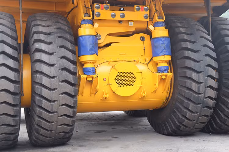 Vì đây là loại xe chuyên dụng nên bên cạnh việc cung cấp và lắp ráp thiết bị, phía nhà cung cấp còn phải đáp ứng đầy đủ các dịch vụ bảo dưỡng, bảo trì. Mỗi xe được đưa về Việt Nam bằng 8 công ten nơ loại lớn đựng các bộ phận, sau đó lắp ráp lại, với vô số những yêu cầu kĩ thuật phức tạp được thực hiện nghiêm ngặt từ lắp ráp và đưa vào vận hành xe để đảm bảo an toàn. 