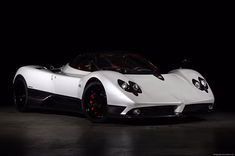 Chiếc Pagani Zonda F Clubsport đang được rao bán tại Nhật Bản là 1 trong 92 chiếc của dòng xe huyền thoại Pagani đã ngừng sản xuất.