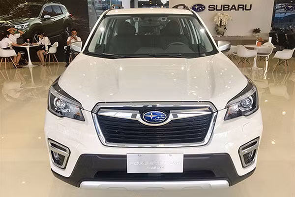 Subaru Forester moi tai Viet Nam them mau noi that moi