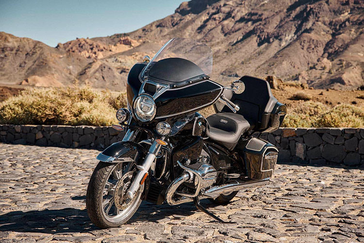 Các công nghệ hỗ trợ người điều khiển được trang bị trên hai biến thể mới gồm ga điện tử với 3 chế độ lái “Rain”, “Roll” và “Rock”, hệ thống kiểm soát ổn định tự động (ASC), kiểm soát lực kéo động cơ (MSR), kiểm soát hành trình (DCC). Ngoài ra có thêm tùy chọn Kiểm soát khởi hành ngang dốc (HSC) giúp khởi hành lên dốc dễ dàng và Kiểm soát hành trình thích ứng (ACC) sử dụng cảm biến radar nằm ẩn bên trong bộ quây gió để duy trì khoảng cách an toàn với xe phía trước.