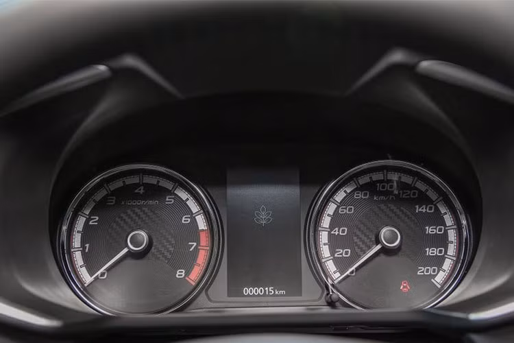 Xpander chỉ được trang bị duy nhất động cơ 1.5L MIVEC DOHC 16 van, mang mã hiệu 4A91, cho công suất tối đa 102 mã lực từ 6.000 vòng/phút và mô-men xoắn cực đại 141Nm tại 4.000 vòng/phút. Kết hợp với động cơ này là tùy chọn hộp số sàn 5 cấp hoặc hộp số tự động 4 cấp.