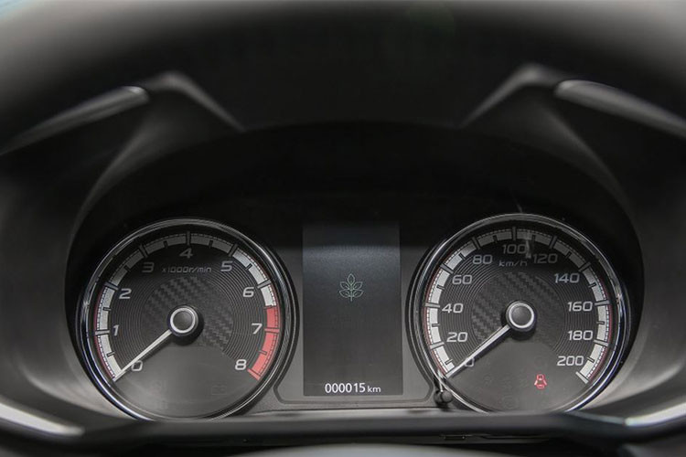 Xpander chỉ được trang bị duy nhất động cơ 1.5L MIVEC DOHC 16 van, mang mã hiệu 4A91, cho công suất tối đa 102 mã lực từ 6.000 vòng/phút và mô-men xoắn cực đại 141Nm tại 4.000 vòng/phút. Kết hợp với động cơ này là tùy chọn hộp số sàn 5 cấp hoặc hộp số tự động 4 cấp.