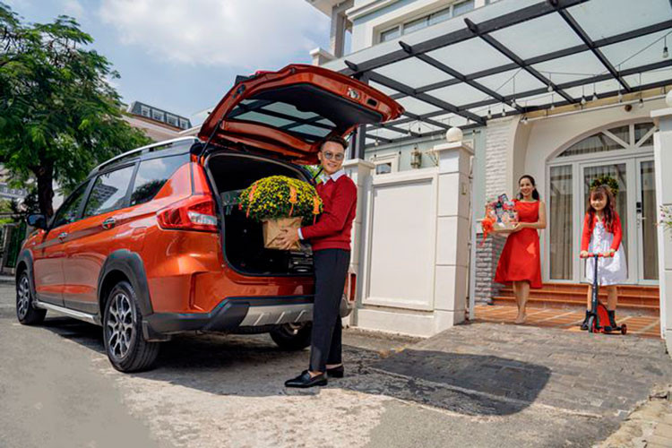 Một chiếc xe từ thiết kế bên ngoài mạnh mẽ, đến điểm nhấn nhá ở vô lăng D-cut thể thao, tầm nhìn thoáng rộng nhờ ghế lái có thể chỉnh độ cao thấp, màn hình lớn nhất phân khúc, cảm giác tăng ga thú vị vượt mức kỳ vọng nhờ hệ thống van biến thiên VVT. Bên cạnh đó, khung gầm HEARTECT chắc chắn nhưng trọng lượng xe vẫn nhẹ hơn gần 100kg so với các đối thủ cùng phân khúc cho phép xe tăng tốc bốc, êm ái, đầm chắc khi di chuyển đông người và đặc biệt tiết kiệm nhiên liệu (chỉ từ 5.47l/ 100km đường trường) bằng chức năng lockup.