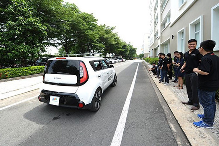 Theo FPT, thời gian tới họ sẽ tiếp tục nghiên cứu và phát triển các tính năng như hoàn thiện bộ điều khiển phanh và ga; tích hợp Modun GPS (sai số nhỏ hơn 5 ms); tích hợp hệ thống dẫn đường; tích hợp điều khiển trả lời bằng giọng nói; nâng cấp bộ xử lý trung tâm, và đặc biệt là sẽ tăng cường ngữ cảnh và các tình huống mới.