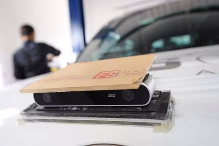 "Ngày 11/5, FPT gửi công văn tới Bộ Giao thông vận tải xin giấy phép thử nghiệm bên ngoài khuôn viên của FPT. Ban đầu sẽ thử nghiệm trong các khu Công nghệ cao quận 9 tại THCM, FPT City Đà Nẵng và FPT Hòa Lạc, sau khi đạt tiến độ tốt hơn sẽ thử nghiệm ra ngoài đường", đại diện FPT Software, cho biết.