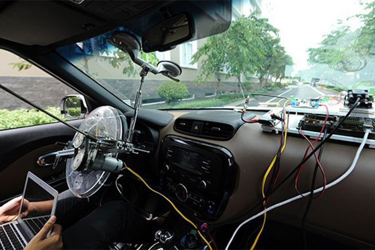 Đại diện FPT Software cho biết, với các chức năng hiện có, xe ôtô tự lái của FPT đang ở cấp độ 2 (trong 5 cấp độ theo công bố của Bộ Giao thông Mỹ) về xe tự lái. Ở cấp độ này, xe được tích hợp các chức năng tự lái như tự đánh lái và tăng giảm tốc độ, nhưng người lái xe vẫn phải tham gia vào nhiệm vụ lái xe và theo dõi môi trường giao thông mọi lúc.