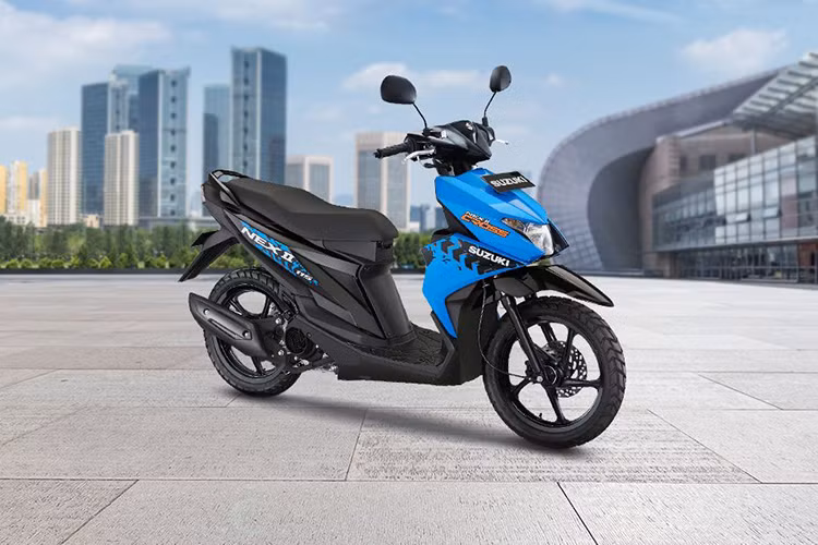 So với phiên bản tiêu chuẩn Nex II, xe ga Suzuki Nex II Cross sẽ chỉ có hai tùy chọn màu là Vàng và Xanh Dương. Thêm vào đó, Nex II Cross cũng sẽ được trang bị bộ lốp dual-sport thể hiện phong cách xe địa hình. Xe cũng có hai phiên bản là bản tiêu chuẩn và bản đặc biệt Accessories.