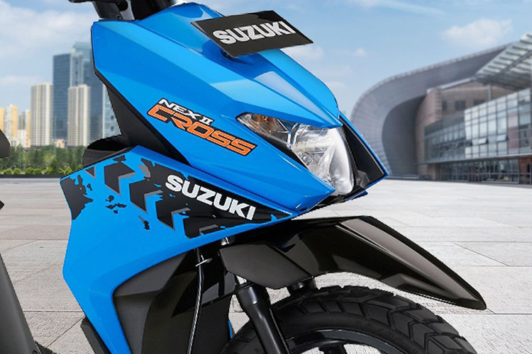 Trong đó, phiên bản cao cấp Accessories sẽ được bổ sung một số trang bị như đèn pha LED chiếu sáng, cổng sạc USB, kính chắn gió, ốp ống xả và tem dán viền vành xe. Ngoài các trang bị bổ sung này, diện mạo của hai phiên bản Nex II Cross không còn gì khác biệt.