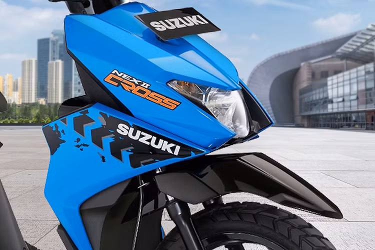 Trong đó, phiên bản cao cấp Accessories sẽ được bổ sung một số trang bị như đèn pha LED chiếu sáng, cổng sạc USB, kính chắn gió, ốp ống xả và tem dán viền vành xe. Ngoài các trang bị bổ sung này, diện mạo của hai phiên bản Nex II Cross không còn gì khác biệt.