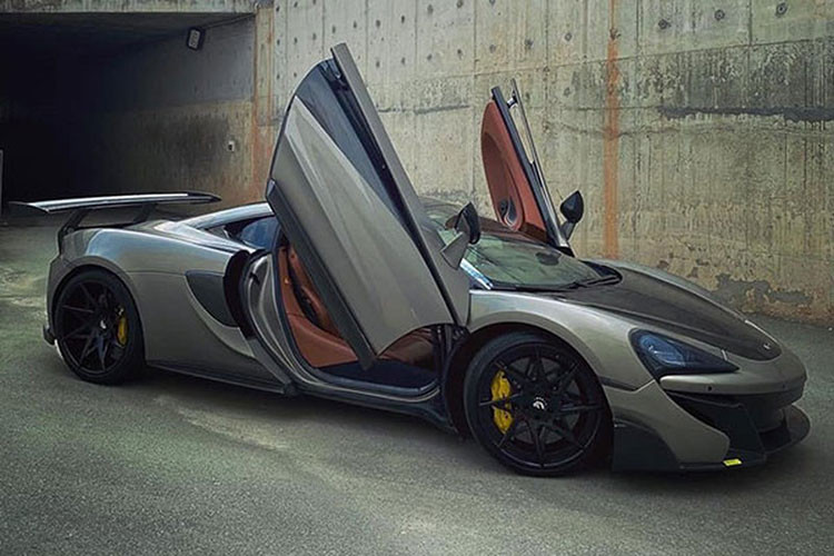 Tại thị trường Mỹ, khi mới ra mắt giá xe McLaren 570S là 184.900 USD, tương đương khoảng 4,03 tỷ. Thời điểm mới về Việt Nam, chiếc 570S đầu tiên này sở hữu mức giá lên tới hơn 12 tỷ đồng.