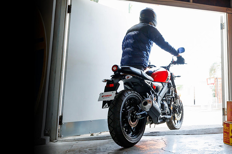 Mẫu xe môtô Yamaha XSR125 2025 đáp ứng yêu cầu của giấy phép lái xe hạng A1, tương ứng với giấy phép lái xe loại 2 ở Nhật Bản, yêu cầu giới hạn dung tích động cơ không quá 150cc.