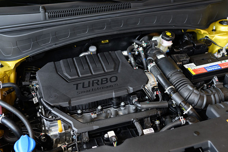 Trong tầm giá từ 640 triệu và 650 triệu đồng, tức rẻ hơn 10 - 20 triệu so với Seltos 1.5 Turbo Deluxe nhưng Xforce Exceed và Creta 1.5L Đặc biệt đã có đầy đủ đèn LED, vô-lăng bọc da, ghế lái chỉnh điện, kiểm soát hành trình, số túi khí cũng nhiều hơn (4 và 6 túi khí).