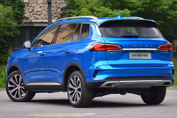 Mẫu SUV mới mẻ này có hai biến bản với hai động cơ khác nhau, gồm 300 TGI và 400 TGI. Trong đó, phía trước có động cơ tăng áp dung tích 1.5 lít với 173 mã lực và mô-men xoắn cực đại 275 Nm, ghép cặp tới một hộp số sàn 6 cấp hoặc tự động 6 cấp. Phía sau có động cơ tăng áp dung tích 2.0 lít với 231 mã lực và mô-men xoắn cực đại 370 Nm, ghép cặp tới một hộp số DCT 6 cấp.