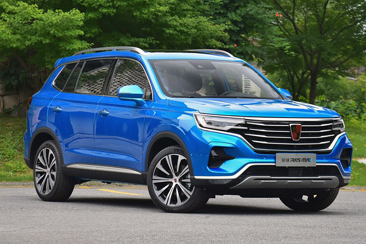 Bản 300 TGI chỉ có hệ dẫn động cầu trước, còn 400 TGI có dẫn động cầu trước hoặc dẫn động hai cầu. Mức giá xe Roewe RX5 Max ở thị trường Trung Quốc là 118.800 nhân dân tệ (khoảng 385 triệu đồng) và cao nhất lên khoảng 189.800 nhân dân tệ (khoảng 615 triệu đồng).