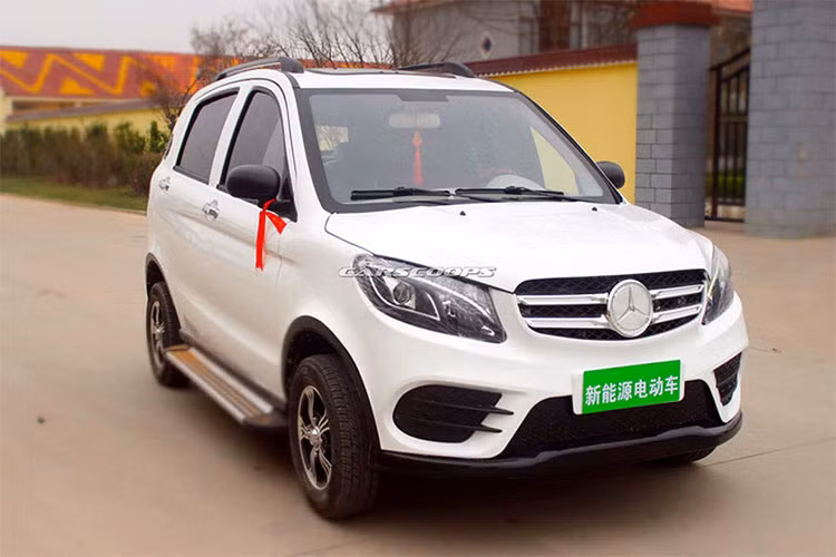 Giá cho chiếc cả hai mẫu xe ôtô chạy điện có tốc độ nhanh nhất chỉ 50km/h này được bán ra với mức giá từ 24.800 nhân dân tệ (tương đương 88 triệu đồng). Mức giá này dựa theo thông tin được đă tải trên trang web chính thức của hãng xe Shandong Fengde tại Trung Quốc.