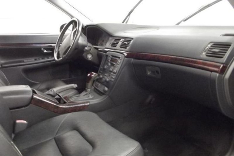 Ví dụ mẫu sedan S90 hạng sang cũng đã từng được nhiều doanh nghiệp mang ra để chế tạo lại thành xe tang lễ và xe limo, ít nhất là ở Anh Quốc.