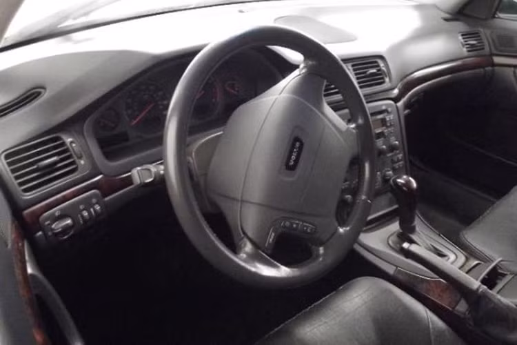 Đây không phải là chiếc xe Volvo đầu tiền có kiểu dáng limousine sang trọng. Các mẫu xe của thương hiệu Thụy Điển thường được sử dụng cho đủ loại hoạt động đa dạng từ thương mại đến dành cho chính khách...