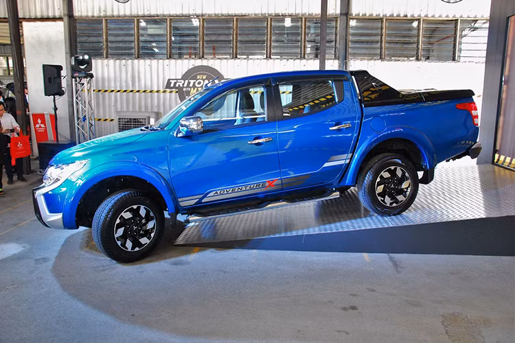 Lần đầu tiên trên thế giới công nghệ điều khiển van biến thiên điện tử MIVEC đã được tích hợp vào động cơ Diesel giúp tăng cường hiệu quả nạp không khí từ đó nâng cao công suất và mô-men, giảm tiêu hao nhiên liệu giúp tăng công suất và mô-men đồng thời giảm tiếng ồn và rung động.