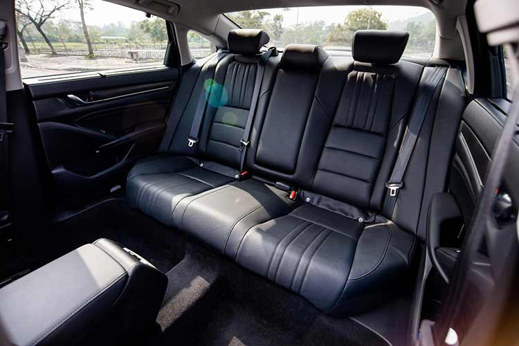 Trong tháng 9/2023 vừa qua, mẫu xe này bán được 3 xe, tăng 1 xe so với tháng liền trước. Kết quả này một lần nữa khiến Honda Accord đứng cuối bảng xếp hạng của phân khúc và lọt vào top 10 ôtô ế nhất Việt Nam.