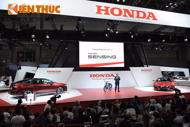 Tại triển lãm Tokyo Motorshow lần thứ 44 vừa diễn ra tại Tokyo Big Sight, Honda Motor công bố các dòng sản phẩm sản xuất và những mô hình ý tưởng về ôtô, xe máy cùng những điểm nhấn khác cực kỳ ấn tượng.
